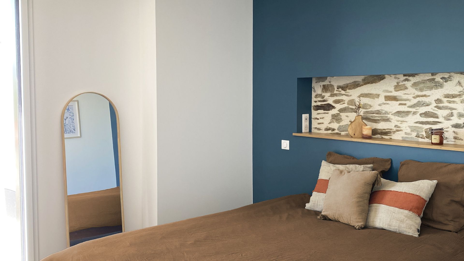 Aménagement chambre colorée bleue par Flavie Vincent à Rennes