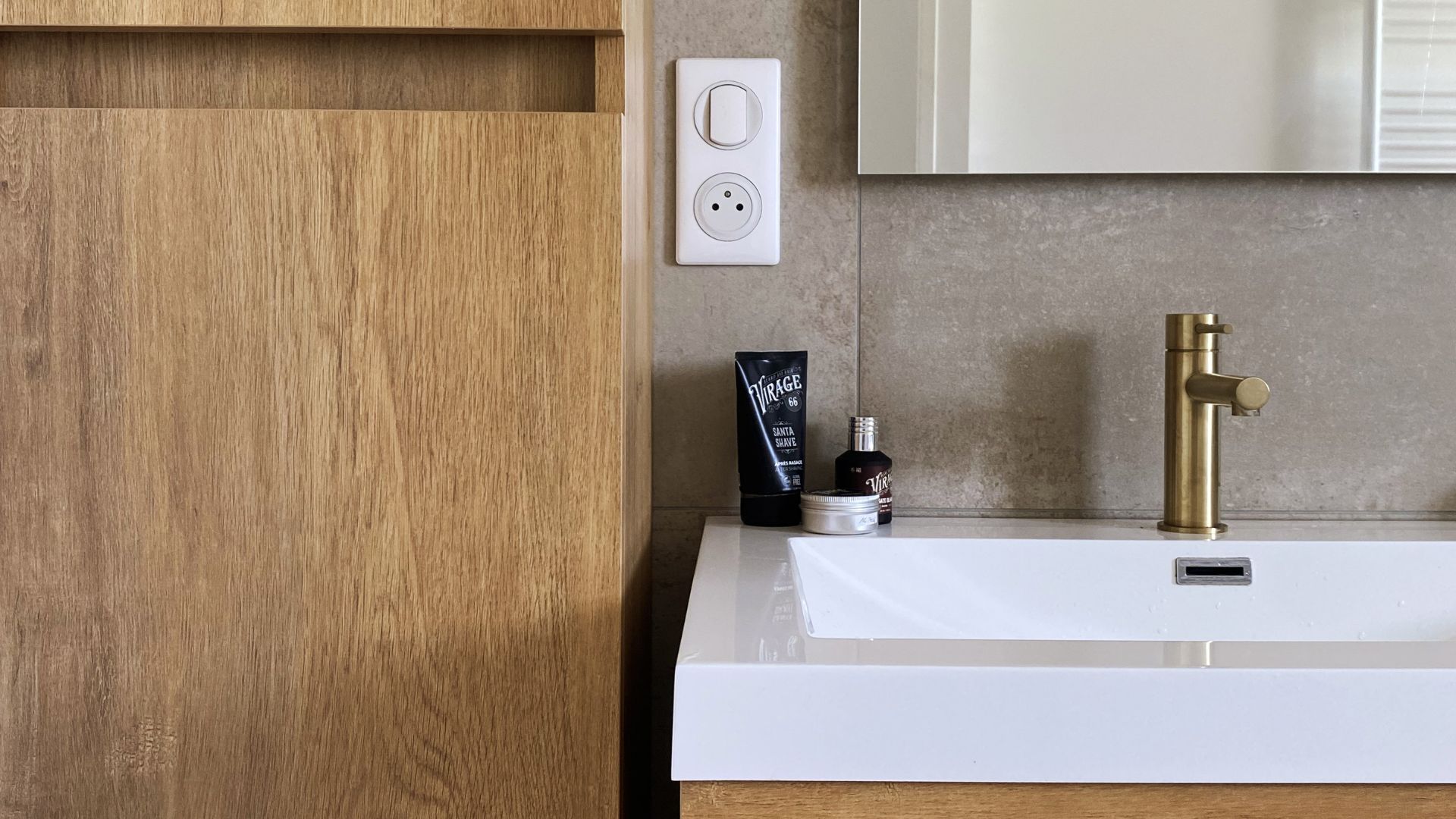 Salle de bain bois et beige par Flavie Vincent