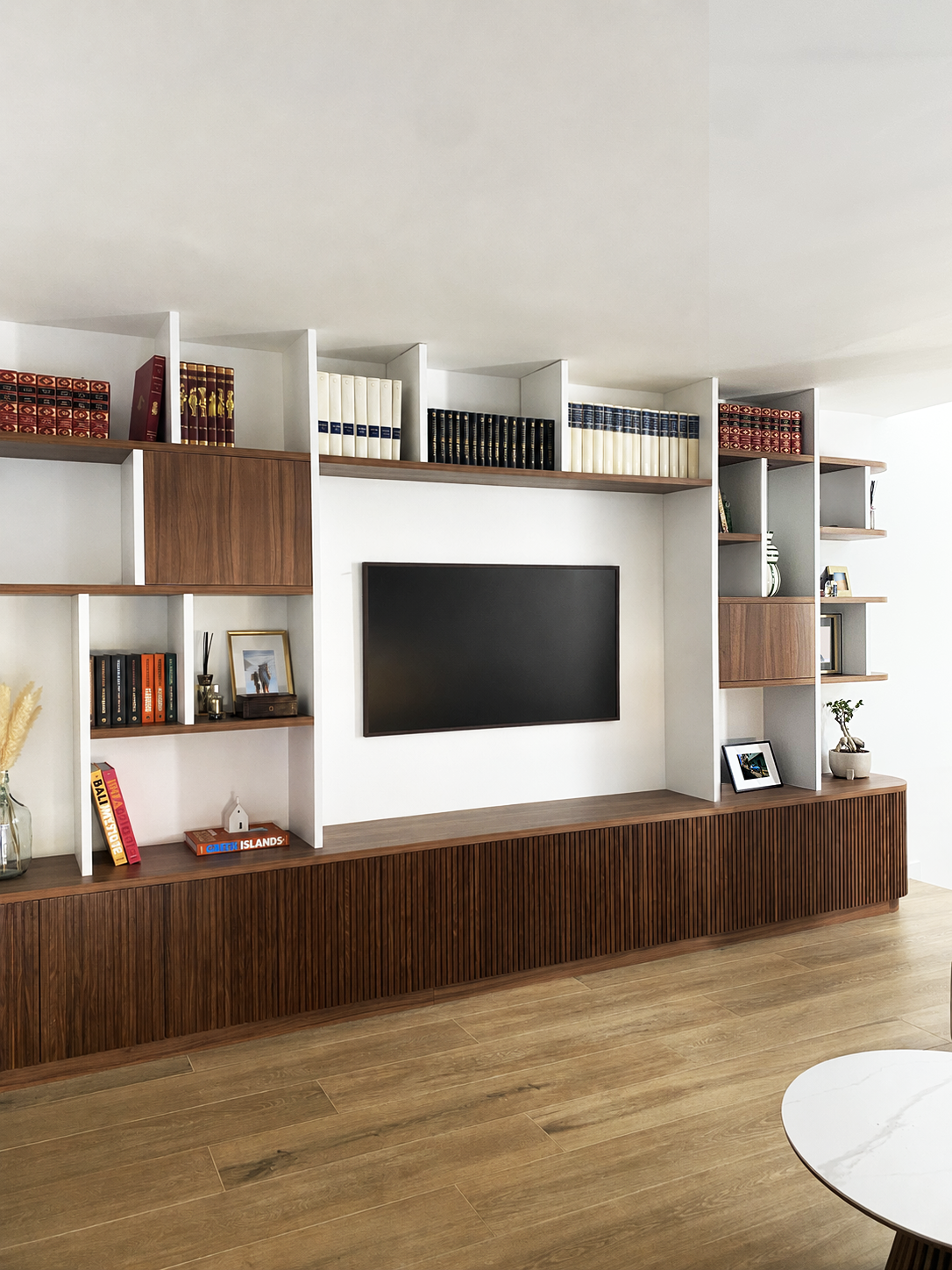 Agencement sur-mesure meuble TV — Projet O&J, architecte d'intérieur Rennes