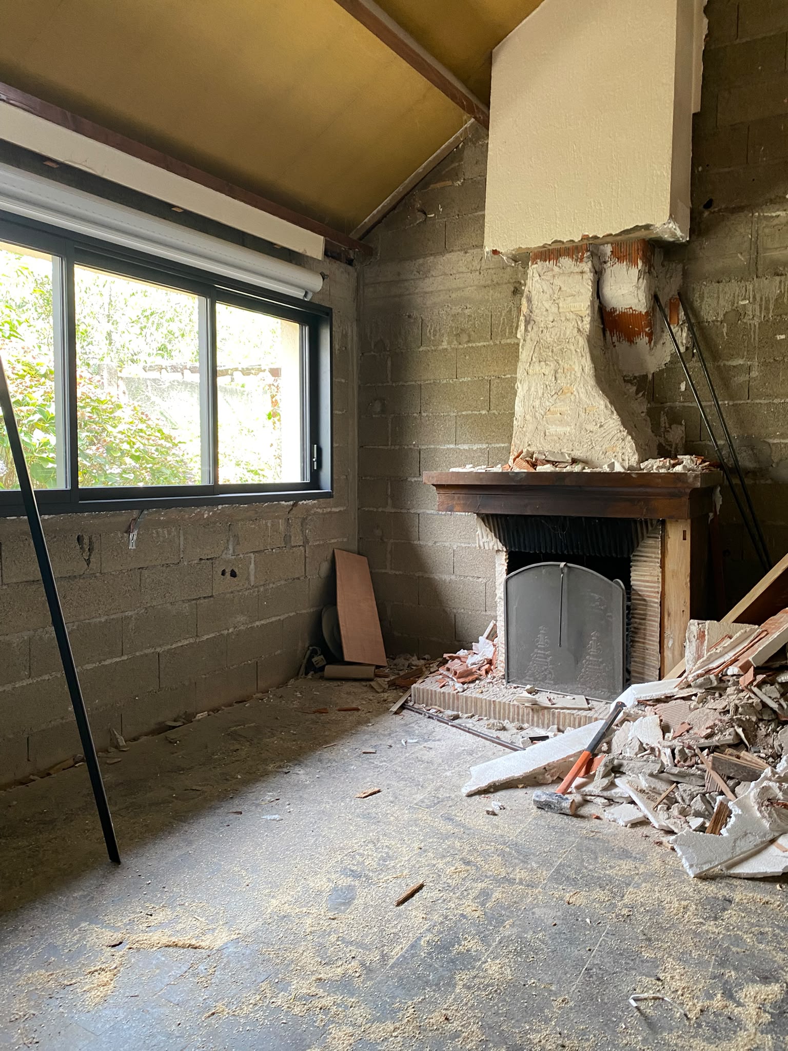Avant rénovation, cheminée — Projet 0&J, architecture d'intérieur Rennes